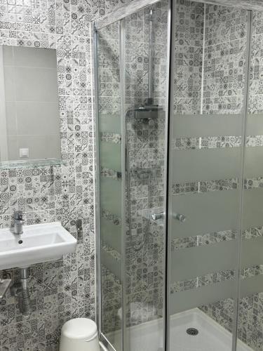 Bed and Breakfast Benidorm - 샤워실