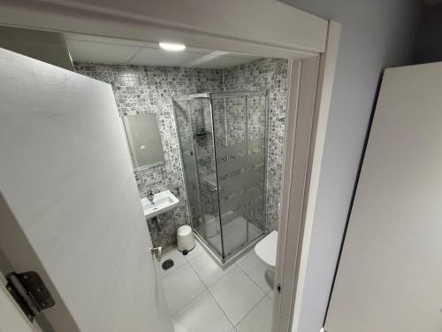 Bed and Breakfast Benidorm - 샤워실