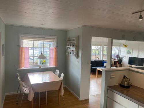 Kjøkken, Cosy house with stunning view in Sørvágur