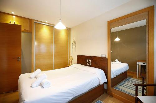 Bright apartment 2 bedrooms and 2 bathrooms, Balcony and views Bright apartment 2 bedrooms and 2 bathrooms, Balcony and views