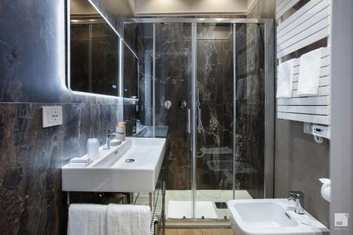 Cavour Suite Apartments - image 5