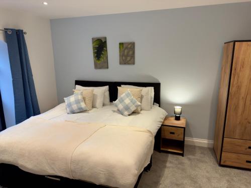 Fletcher - A Converted Church Luxe Apartment in Gillingham Town