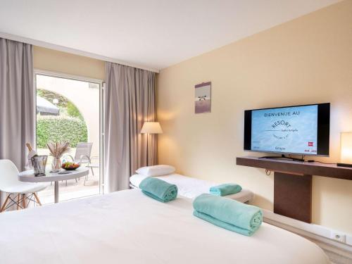 Superior Double Room with Sofa Bed and Terrace