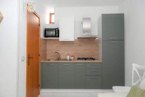 virtuve, Karlin's house Anzi - albergo diffuso in Trivinjo