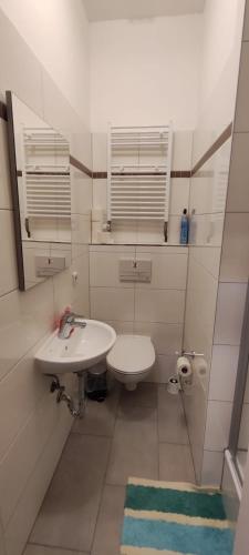 Deluxe Two-Bedroom Apartment with Garden View image 10