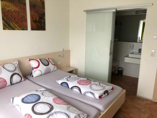 2 twin beds