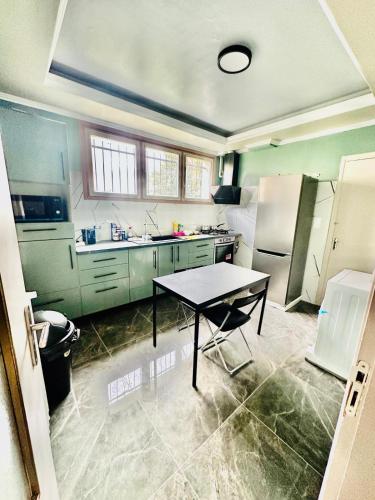 Kitchen, Chambre Privee au Cœur de Ville Toulouse in Casselardit