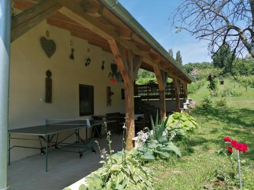 NATURKERT Vendégház (NATURKERT Vendeghaz) in เลเซนเชโตไม