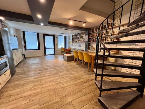 Just House Just House