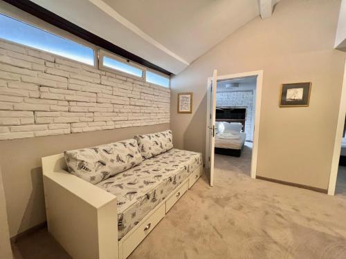 Just House Just House