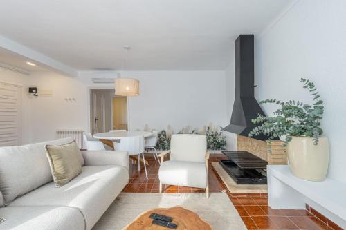 Milenial Immo - Llotja Apartamento en pleno centro de Roses, playa y paseo marítimo a 100 m, Roses