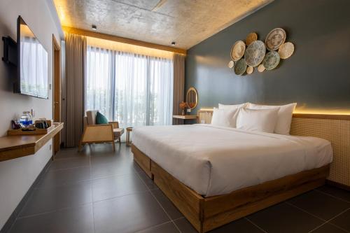Deluxe Double or Twin Room with City View image 3