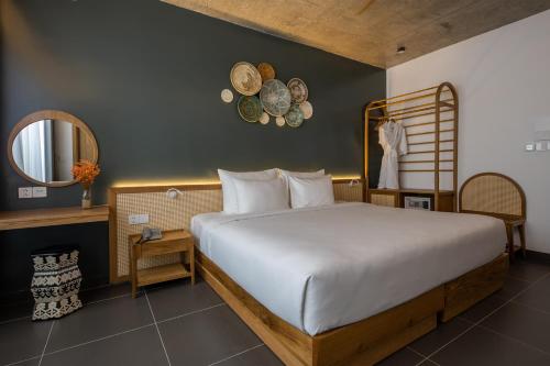 Deluxe Double or Twin Room with City View image 2