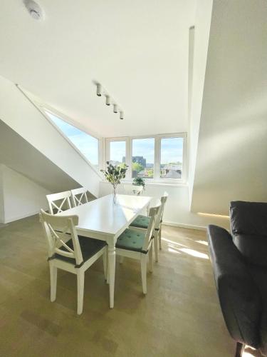 Two-Bedroom Apartment with City View image 5
