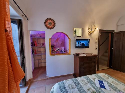 One-Bedroom Apartment image 10