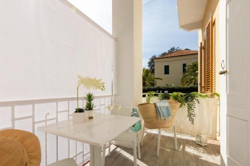 Studio with Balcony (Ground Floor) image 8