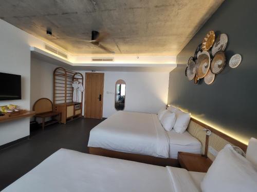 Deluxe Triple Room image 7
