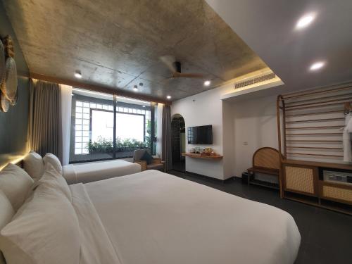 Deluxe Triple Room image 2