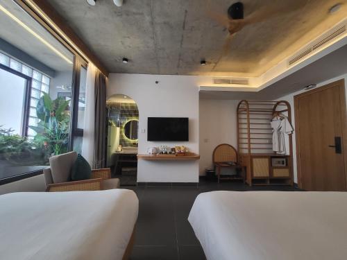 Deluxe Triple Room image 3
