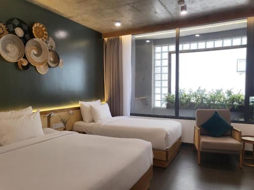 Deluxe Triple Room image 1
