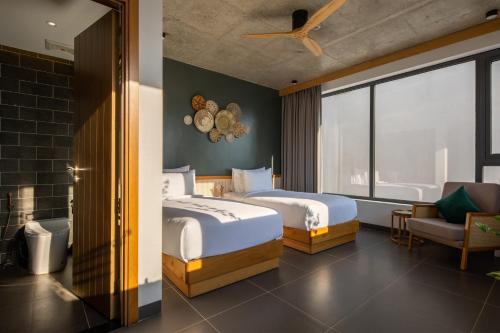 Large Double or Twin Room image 1