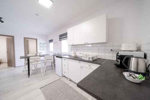 Tisza-lak Apartmanházak (Tisza-lak Apartmanhazak) in Abadszalok