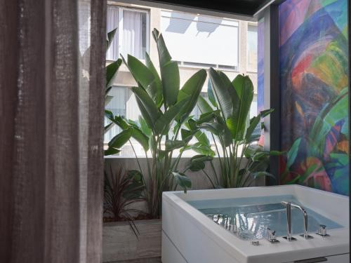 Nur Outline Aparthotel - Accommodation - Athens