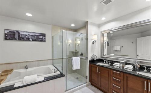 The Jest's Retreat at MGM Signature Tower 3 5 MIN WALK FROM F1 GRANDSTAND, Las Vegas (foto 8)