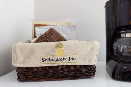Selinsgrove Inn Room Type - Deluxe Queen Room