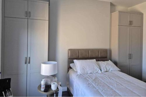 1BR Sheffield Stay - Private Secure Free Parking