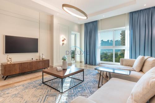 Beachfront 2BR and Assistant's Room with Sea Views Terrace, Steps From Iconic Landmarks & Amenities, The Residences South, Palm Jumeirah by Deluxe Holiday Homes, Dubai