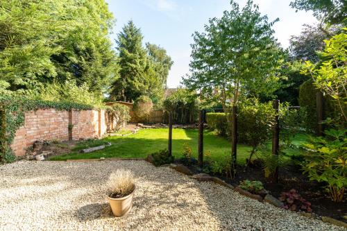 RUBY Delightful Suite Moseley Mews, Birmingham By StayStaycations, Birmingham (photo 7)