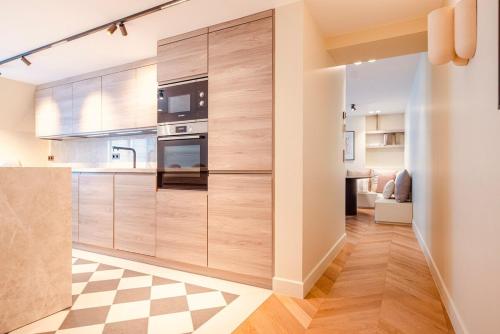 Stylish Triplex with Amazing Terrace near Louvre, Paříž (fotografie 11)