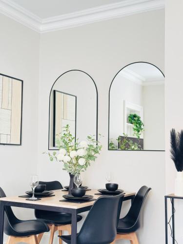 Elegant City Centre Apartment, Эдинбург (фото 7)