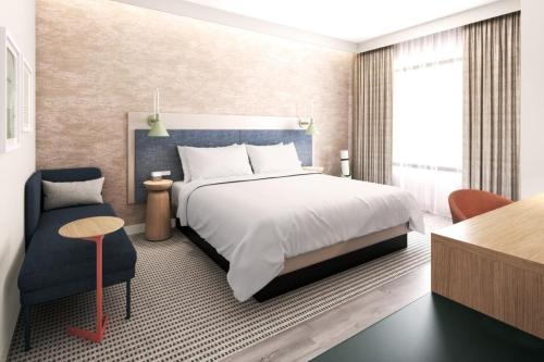 Premium King Room with Roll-In Shower - Mobility Access