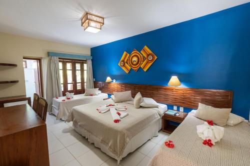 1 double bed, 2 twin beds