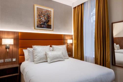 The Castleton Hotel - main image