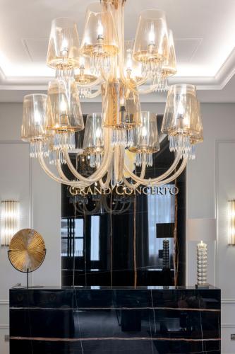 The Castleton Hotel - image 3