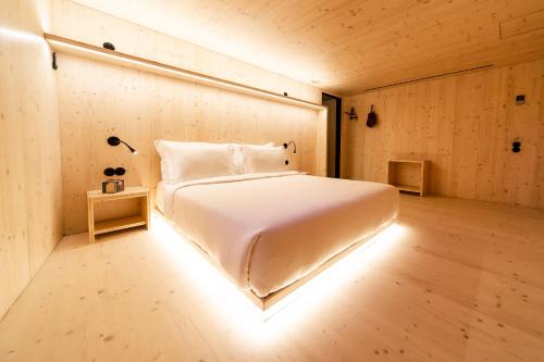 Zero Box Lodge near Santo Ildefonso Kirche