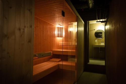 Zero Box Lodge Porto - image 13