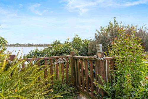 Poolside Lookout - Tauranga Holiday Home, Tauranga (foto 6)
