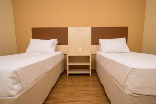 2 twin beds, 1 sofa bed