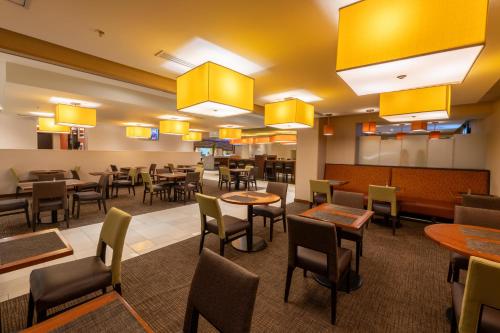 設施, MARINN PLACE Financial District in 奧巴里歐