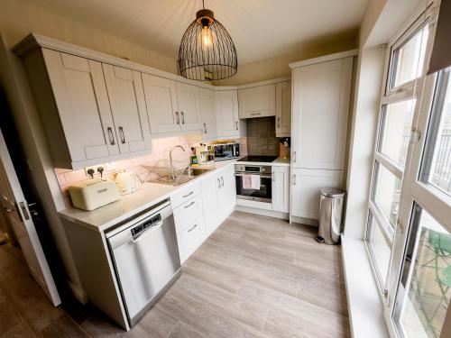 Kitchen, Luxury 2-Bedroom Apartment Overlooking the Beach with Private Balcony in Bundoran