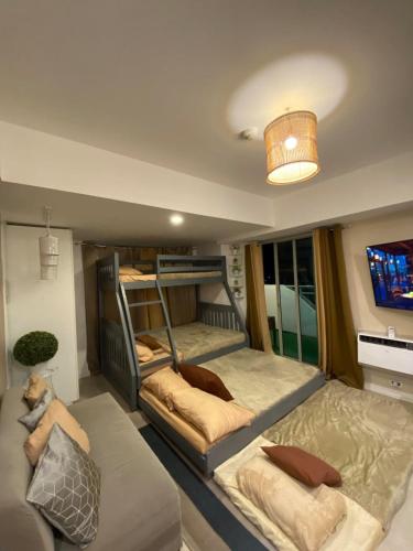 1-BR Condo with 4 BEDS, DINING, Karaoke,NETFLIX,YTpremium,GAMES,WIFI,25TH fLoor - Sunrise & Sunset C