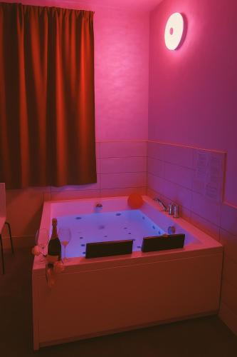 Lovers' Nest - Spa Apartment, Roma (foto 2)