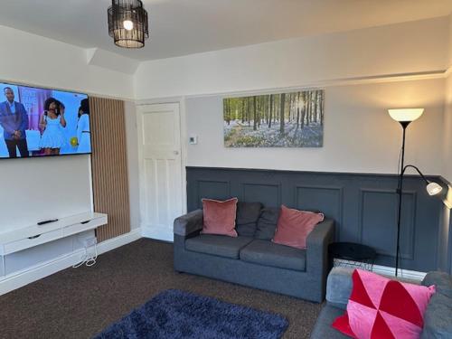 Jo Chanterlands Fairview House - image 2