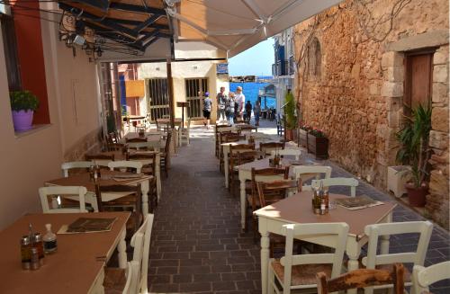 Enetiko Rooms - image 9