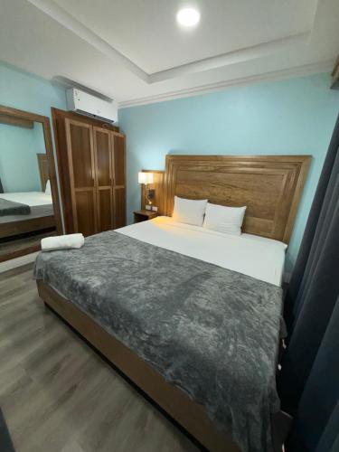 . Airport Suites Hotel