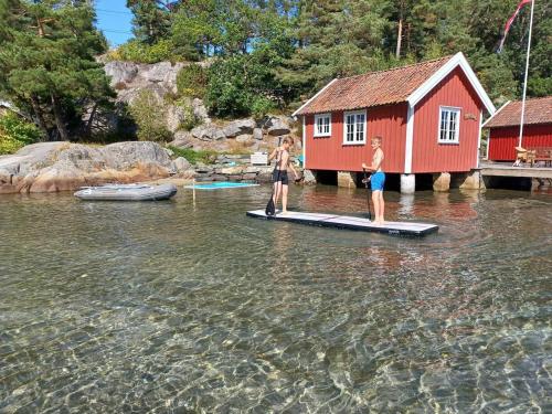 Large house with sea arch, beach and jetty in Høvåg